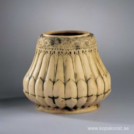 Vas. Nattblommande cereus och Queen Annes spets Vas. Nattblommande cereus och Queen Annes spets