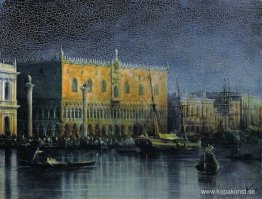 Palace regnar i Venedig i månsken