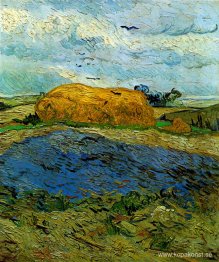 Höstack under en regnig himmel