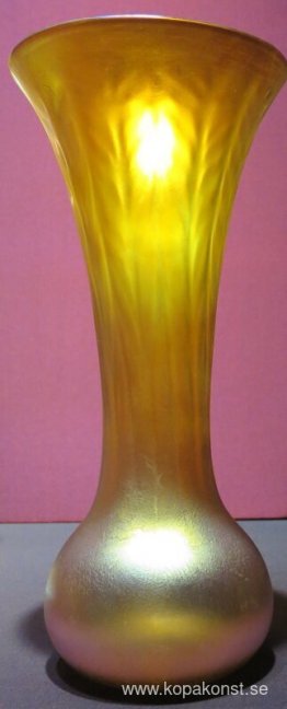 Långhalsad glasvas