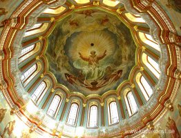 Målningen av huvudkupolen till templet av Kristus frälsaren i Mo
