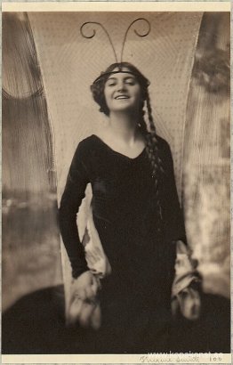 Fritzi von Derra - Den exotiska dansaren