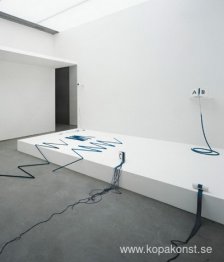 Rekonstruktion av Krasinskis installation vid Tokyobiennalen 197