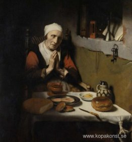 En gammal kvinna ber