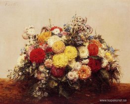 Stor vas med dahlior och olika blommor