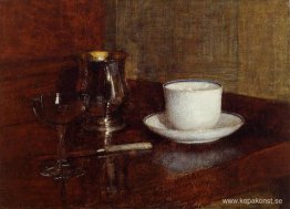 Stillebensglas, silverbägare och champagnekopp