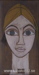 Flicka i orange klänning