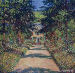 Väg i Monets trädgård i Giverny