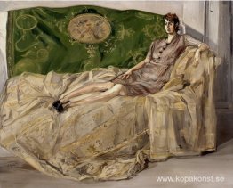 Kvinna på en soffa