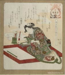 Kvinna som förbereder sig för årets första kalligrafi (Kakizome)