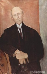 Sittande man på orange bakgrund