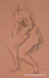 Sittande kvinnlig naken med vänster hand på höger ben