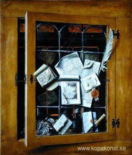 En trompe l'oeil av en öppen glaserad skåpdörr, med många papper En trompe l'oeil av en öppen glaserad skåpdörr, med många papper