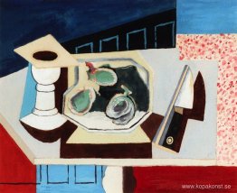 Stilleben med granatäpplen och kniv på en sockel Stilleben med granatäpplen och kniv på en sockel