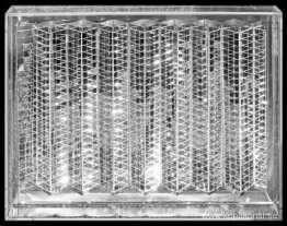 Relief mit Spiegelquadraten Relief mit Spiegelquadraten