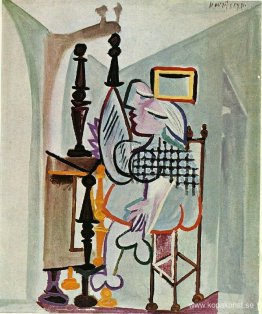 Kvinna vid byrån Kvinna vid byrån