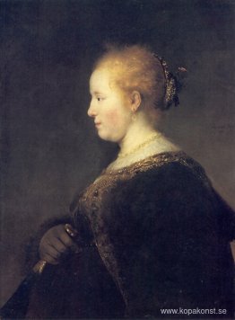 En ung kvinna i profil med ett fan En ung kvinna i profil med ett fan