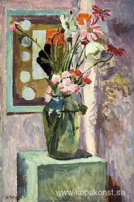 Blommor i en glasvas med abstrakt handarbetsdesign Blommor i en glasvas med abstrakt handarbetsdesign