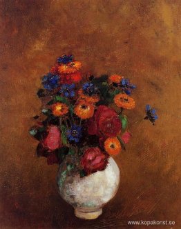 Bukett blommor i en vit vas Bukett blommor i en vit vas