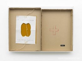 Il y a un noeud au milieu de cette ficelle au center de cette si Il y a un noeud au milieu de cette ficelle au center de cette si