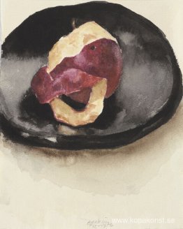 Äpple, halvskalat på en svart tallrik Äpple, halvskalat på en svart tallrik