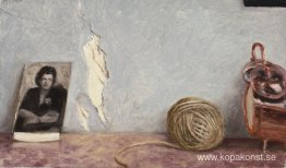 Foto av konstnärens mor, boll av snöre och väckarklocka Foto av konstnärens mor, boll av snöre och väckarklocka