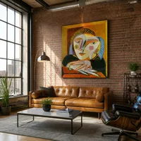 Kvinna vid fönstret — Modern loft