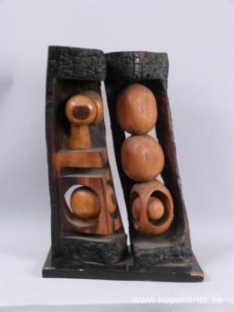 Abstrakt snidade träskulptur Abstrakt snidade träskulptur