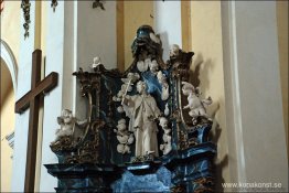 St Nicholas altare med en skulptur av Jan Nepomuk St Nicholas altare med en skulptur av Jan Nepomuk