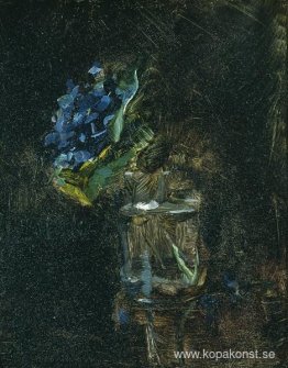 Bukett av violer i en vas Bukett av violer i en vas