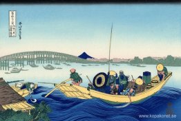 Solnedgång över Ryogoku-bron från stranden av Sumidafloden vid O Solnedgång över Ryogoku-bron från stranden av Sumidafloden vid O