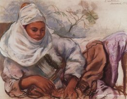 En ung kvinna i en vit huvudbonad En ung kvinna i en vit huvudbonad